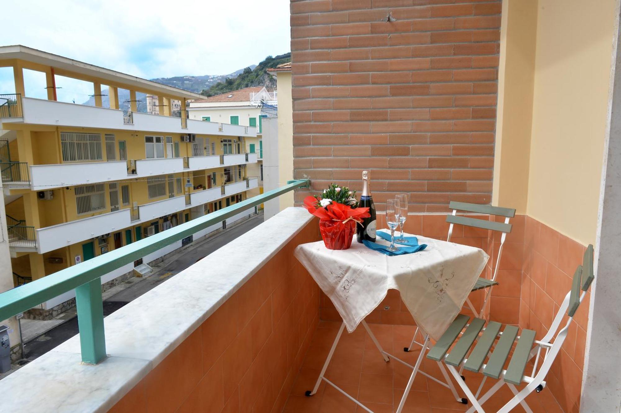 Charming Rooms Amalfi Coast Maiori Exteriör bild