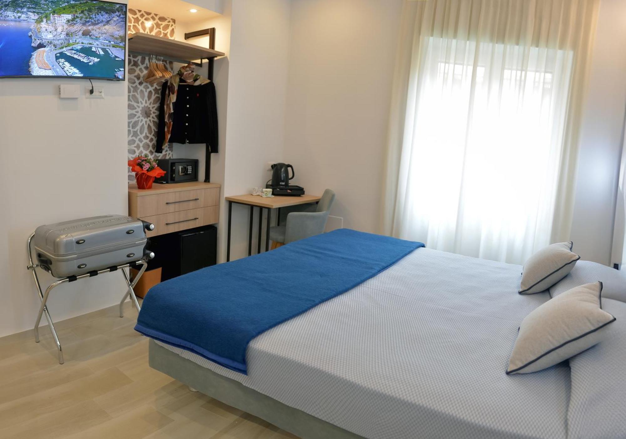 Charming Rooms Amalfi Coast Maiori Exteriör bild