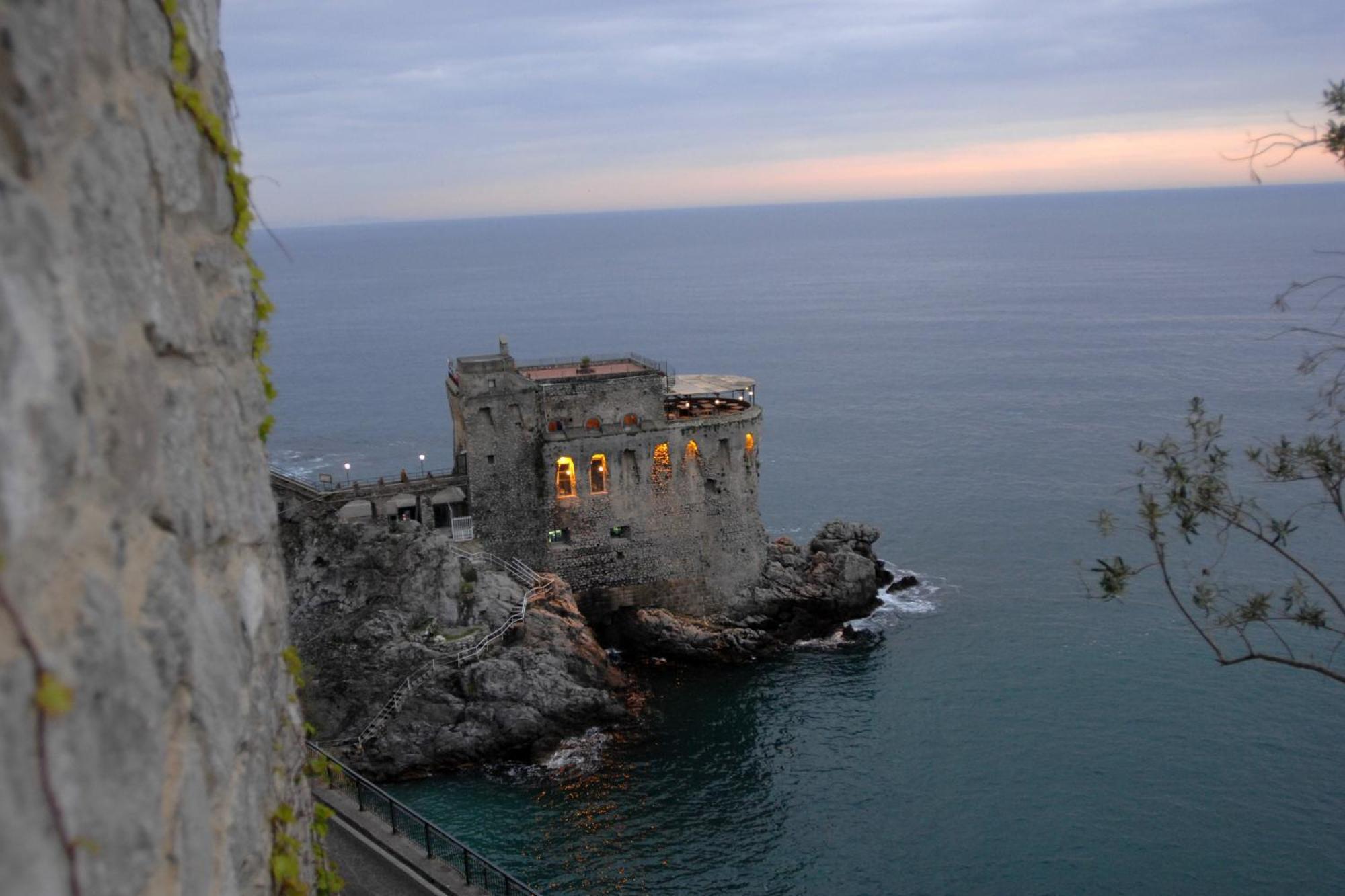 Charming Rooms Amalfi Coast Maiori Exteriör bild