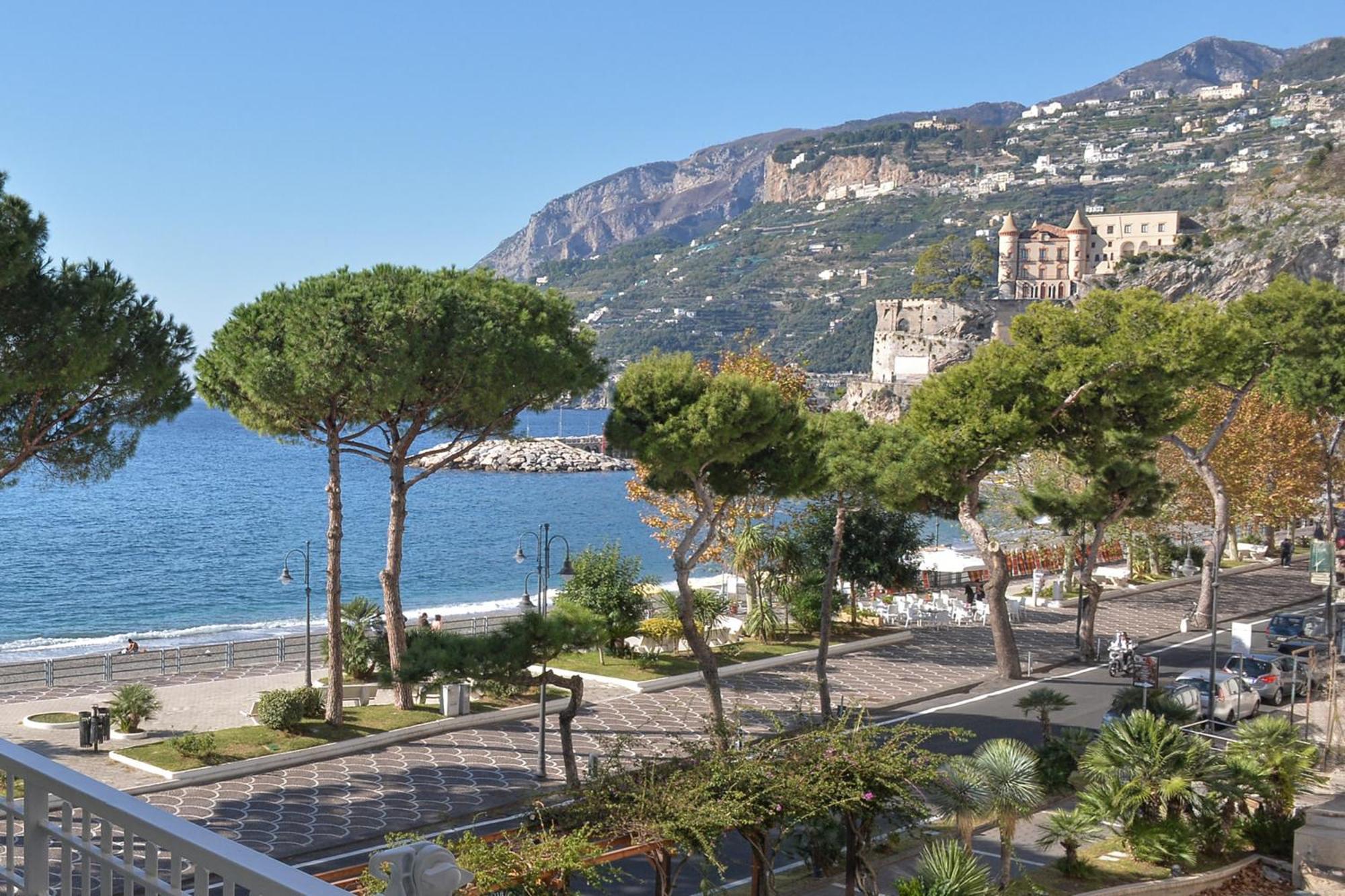 Charming Rooms Amalfi Coast Maiori Exteriör bild